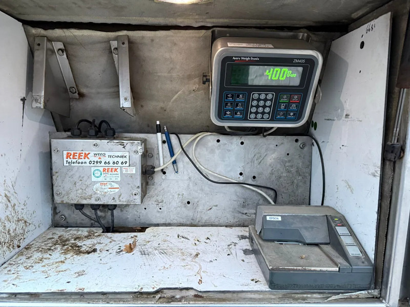 Semi-trailer tangki Vogelzang 36.5m3 RVS Mestoplegger Geijkte weging Bemonstering 2x Stuuras: gambar 13 Semi-trailer tangki Vogelzang 36.5m3 RVS Mestoplegger Geijkte weging Bemonstering 2x Stuuras: gambar 13