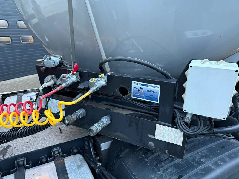 Semi-trailer tangki Vogelzang 36.5m3 RVS Mestoplegger Geijkte weging Bemonstering 2x Stuuras: gambar 19 Semi-trailer tangki Vogelzang 36.5m3 RVS Mestoplegger Geijkte weging Bemonstering 2x Stuuras: gambar 19