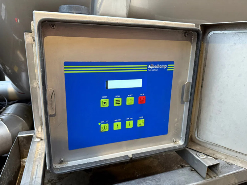 Semi-trailer tangki Vogelzang 36.5m3 RVS Mestoplegger Geijkte weging Bemonstering 2x Stuuras: gambar 9 Semi-trailer tangki Vogelzang 36.5m3 RVS Mestoplegger Geijkte weging Bemonstering 2x Stuuras: gambar 9