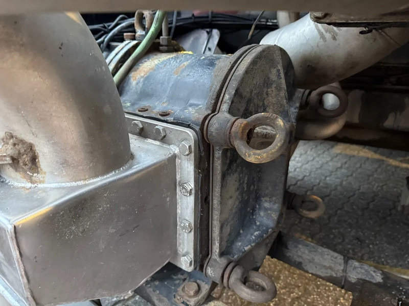 Semi-trailer tangki Vogelzang 36.5m3 RVS Mestoplegger Geijkte weging Bemonstering 2x Stuuras: gambar 10 Semi-trailer tangki Vogelzang 36.5m3 RVS Mestoplegger Geijkte weging Bemonstering 2x Stuuras: gambar 10