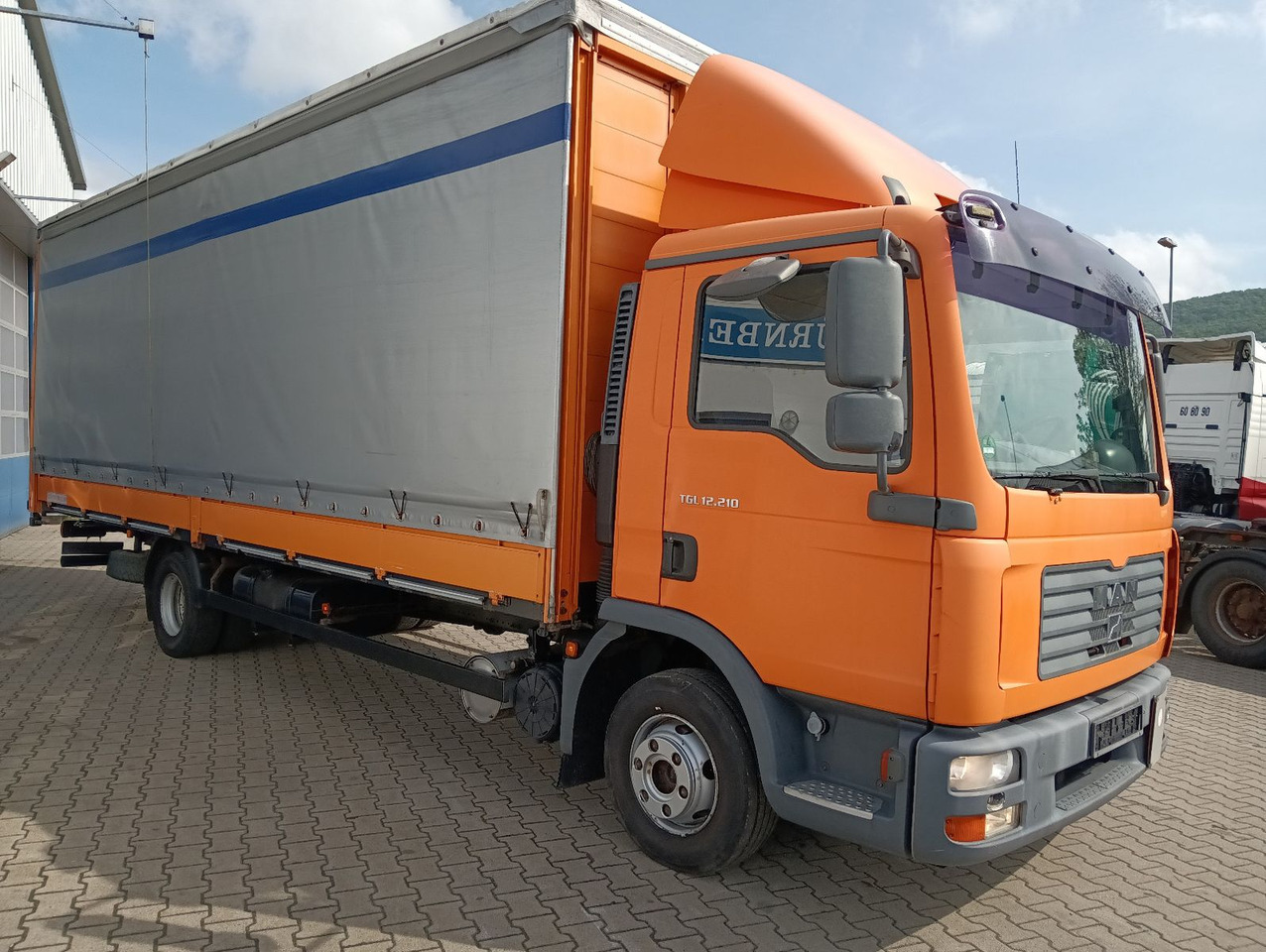 MAN TGL 12.210 4x2 KLIMA,AHK, 7,3m SCHWARZMÜLLER TÜV - Truk dengan terpal samping: gambar 2 MAN TGL 12.210 4x2 KLIMA,AHK, 7,3m SCHWARZMÜLLER TÜV - Truk dengan terpal samping: gambar 2