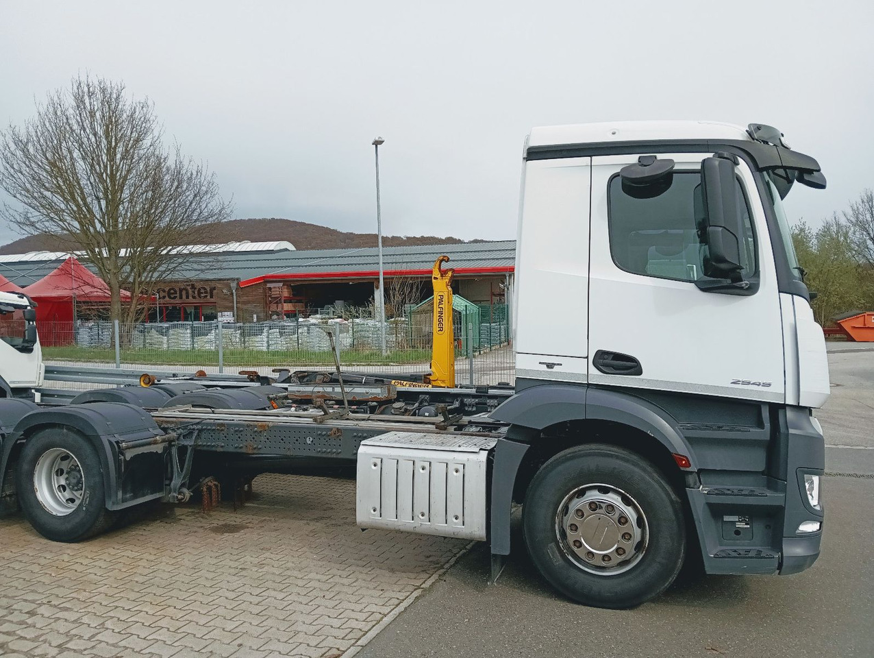 Mercedes-Benz ANTOS 2545 6x2 Lenkachse Luft/Luft PTO AHK - Truk sasis: gambar 5 Mercedes-Benz ANTOS 2545 6x2 Lenkachse Luft/Luft PTO AHK - Truk sasis: gambar 5