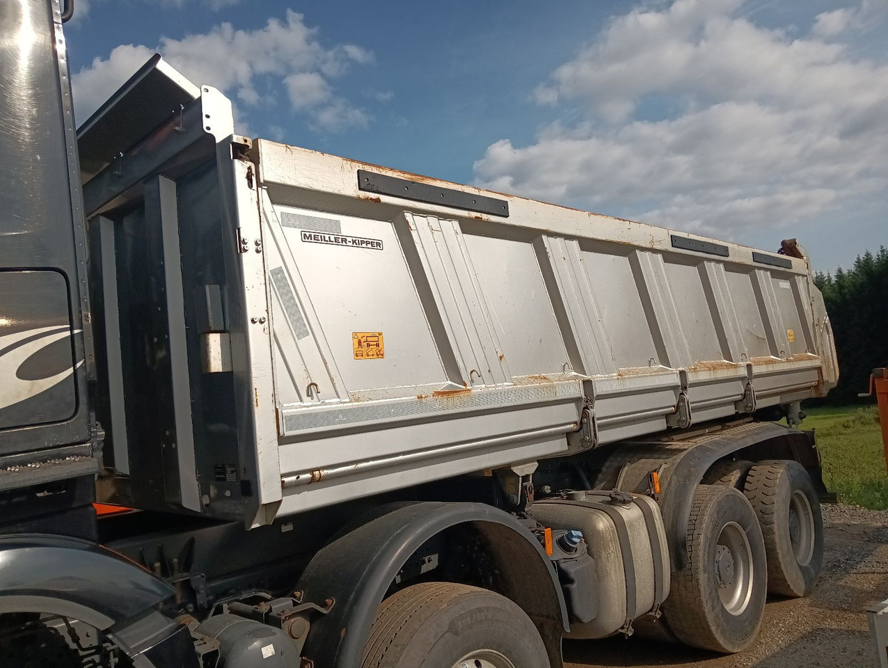Mercedes-Benz AROCS 3246 8x4 MEILLER 3-Seiten Bordmatic SCHALT - Truk jungkit: gambar 4 Mercedes-Benz AROCS 3246 8x4 MEILLER 3-Seiten Bordmatic SCHALT - Truk jungkit: gambar 4