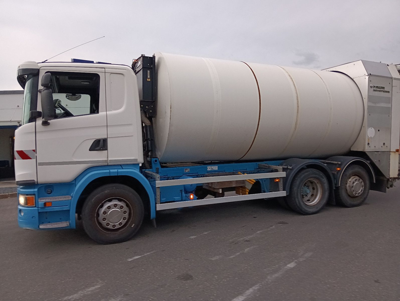 Scania G360 6x2 RETARDER FAUN ROTOPRESS 521L Zöller 230 - Truk sampah: gambar 4 Scania G360 6x2 RETARDER FAUN ROTOPRESS 521L Zöller 230 - Truk sampah: gambar 4