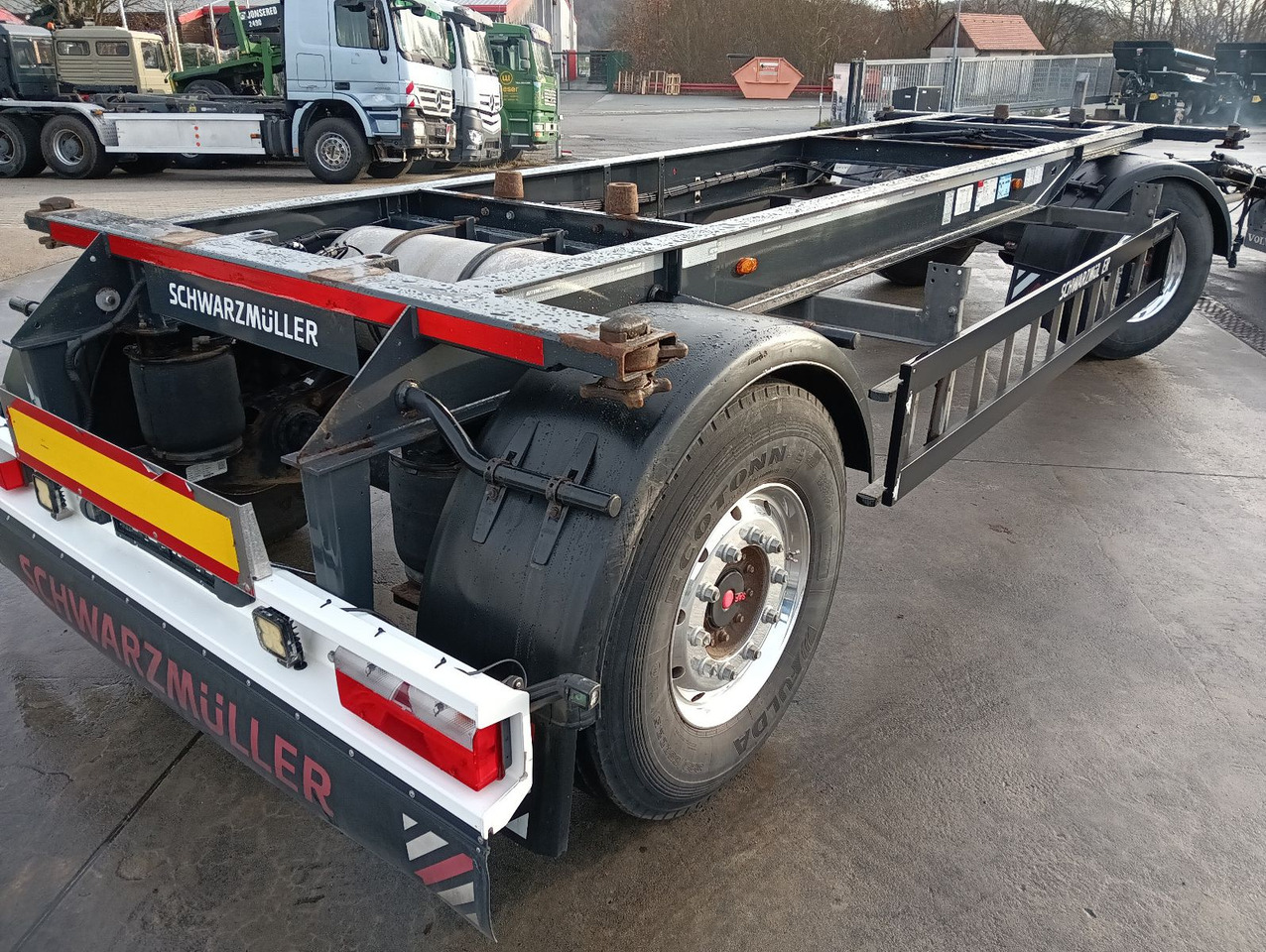 Schwarzmüller 2-A BDF 1,22/1,32 ALCOA Alufelgen ADR 120tkm TÜV Schwarzmüller 2-A BDF 1,22/1,32 ALCOA Alufelgen ADR 120tkm TÜV - Trailer pengangkut mobil: gambar 2 Schwarzmüller 2-A BDF 1,22/1,32 ALCOA Alufelgen ADR 120tkm TÜV Schwarzmüller 2-A BDF 1,22/1,32 ALCOA Alufelgen ADR 120tkm TÜV - Trailer pengangkut mobil: gambar 2