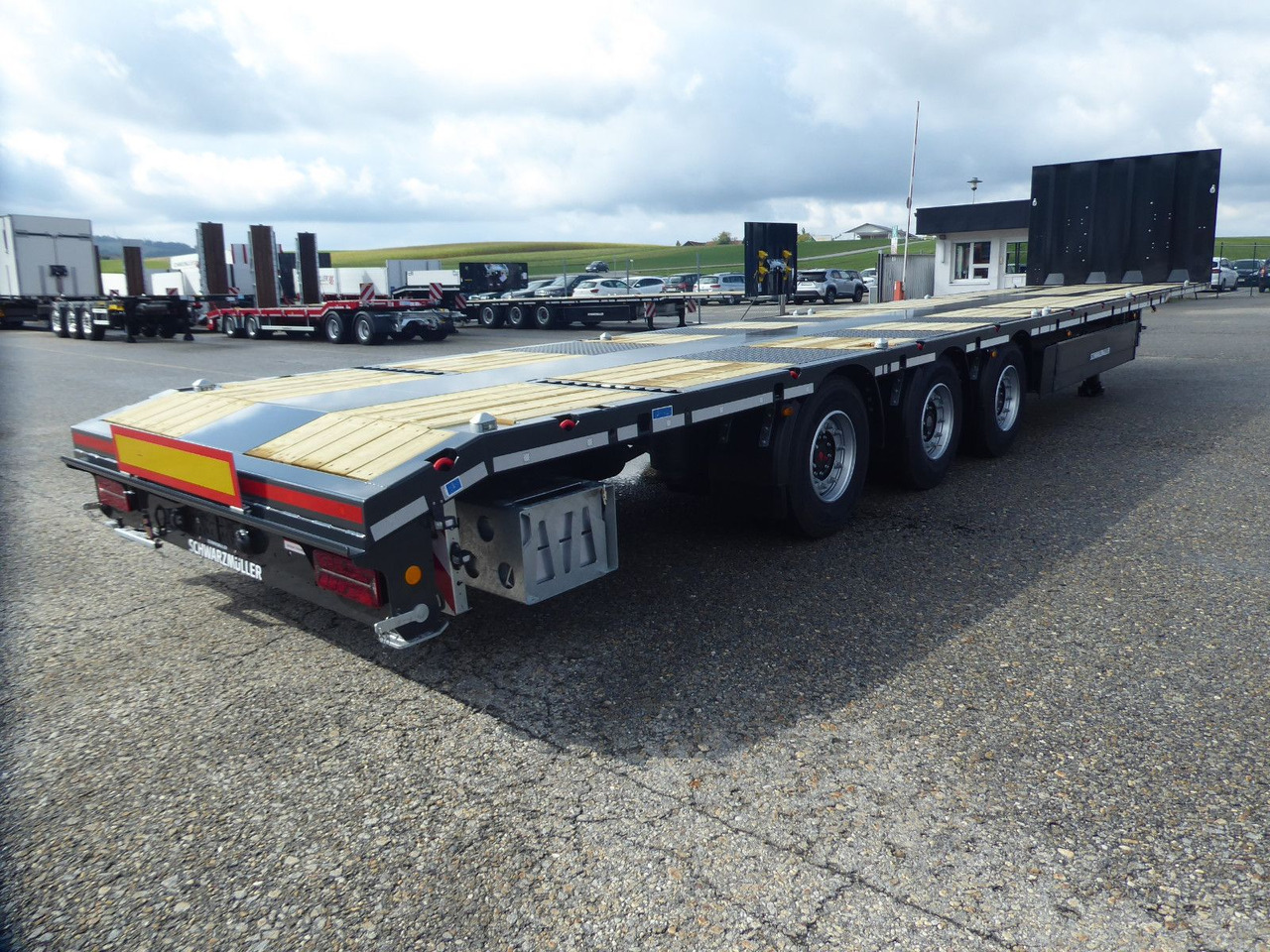 Schwarzmüller 3Achs Tele Rampen TwistLock40+2x20"SAF Lenk+Lift - Semi-trailer flatbed: gambar 4 Schwarzmüller 3Achs Tele Rampen TwistLock40+2x20"SAF Lenk+Lift - Semi-trailer flatbed: gambar 4