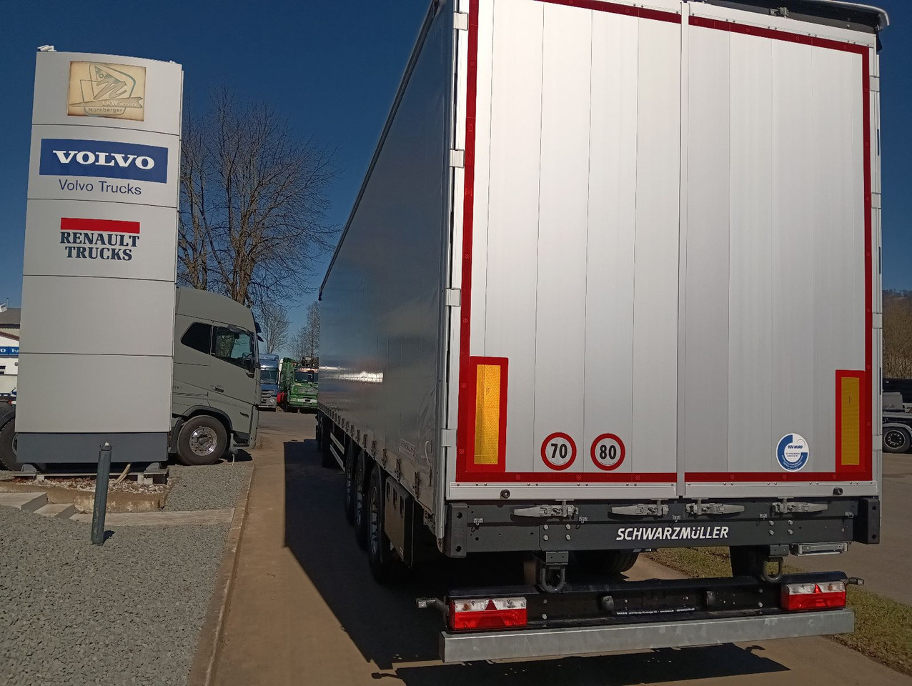 Schwarzmüller ASSE STERZANTE, TETTUCIO APRIBILE HUBDACH LENKAC - Semi-trailer dengan terpal samping: gambar 2 Schwarzmüller ASSE STERZANTE, TETTUCIO APRIBILE HUBDACH LENKAC - Semi-trailer dengan terpal samping: gambar 2