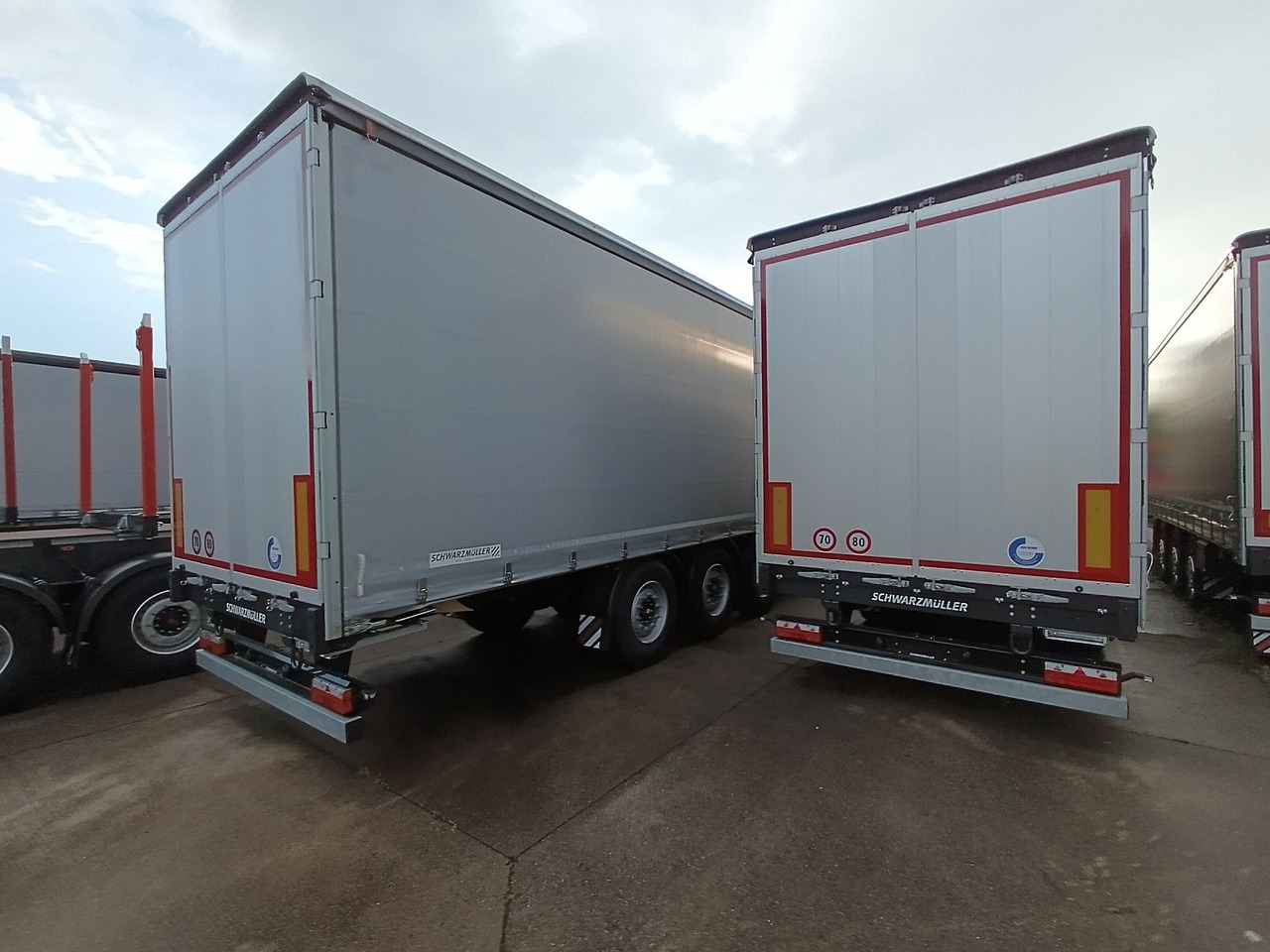 Schwarzmüller PowerLine LIFT/LENKACHSE HUBDACH 5880kg NEU Schwarzmüller PowerLine LIFT/LENKACHSE HUBDACH 5880kg NEU - Semi-trailer dengan terpal samping: gambar 5 Schwarzmüller PowerLine LIFT/LENKACHSE HUBDACH 5880kg NEU Schwarzmüller PowerLine LIFT/LENKACHSE HUBDACH 5880kg NEU - Semi-trailer dengan terpal samping: gambar 5