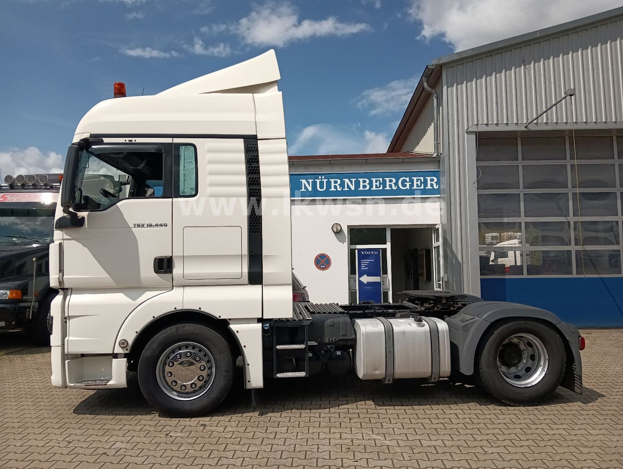 MAN TGX 18:440 FLT XLX 2xTank Klima Spoiler Kühlbox MAN TGX 18:440 FLT XLX 2xTank Klima Spoiler Kühlbox - Tractor head: gambar 3 MAN TGX 18:440 FLT XLX 2xTank Klima Spoiler Kühlbox MAN TGX 18:440 FLT XLX 2xTank Klima Spoiler Kühlbox - Tractor head: gambar 3