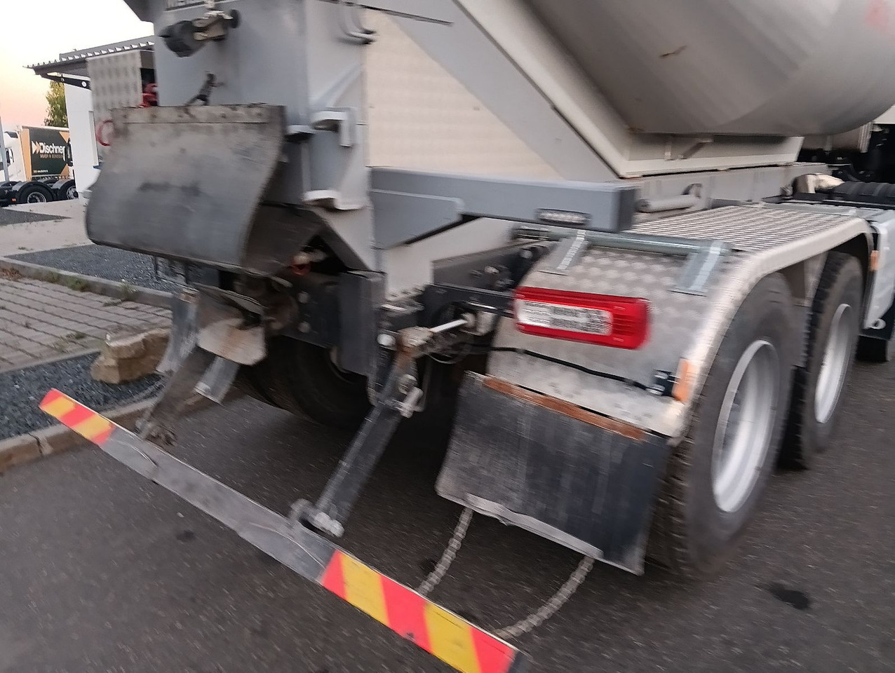 Volvo FH500 8x4R RETARDER LIFT MEILLER-Asphalt FunkAHK - Truk jungkit: gambar 4 Volvo FH500 8x4R RETARDER LIFT MEILLER-Asphalt FunkAHK - Truk jungkit: gambar 4