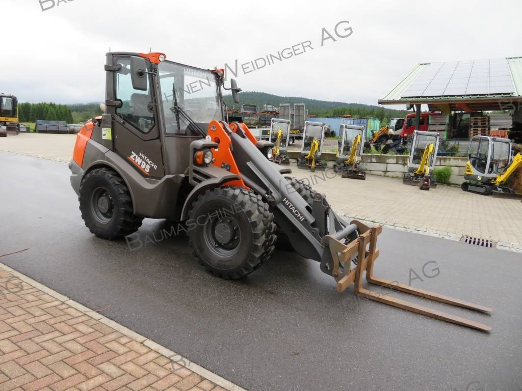 Hitachi ZW 95 - Wheel loader: gambar 1 Hitachi ZW 95 - Wheel loader: gambar 1