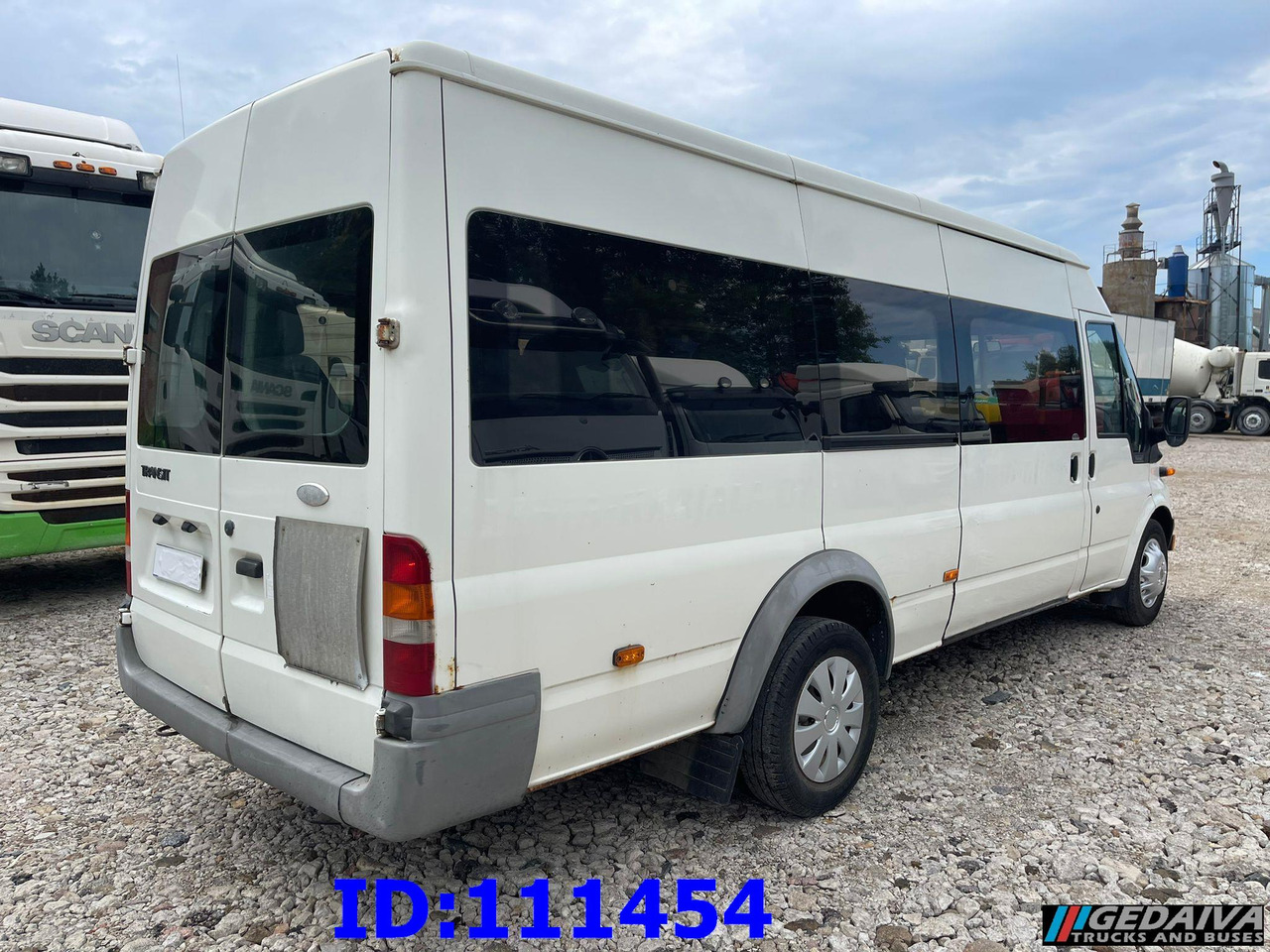 FORD Transit Manual 17-seater - Bus pariwisata: gambar 4 FORD Transit Manual 17-seater - Bus pariwisata: gambar 4