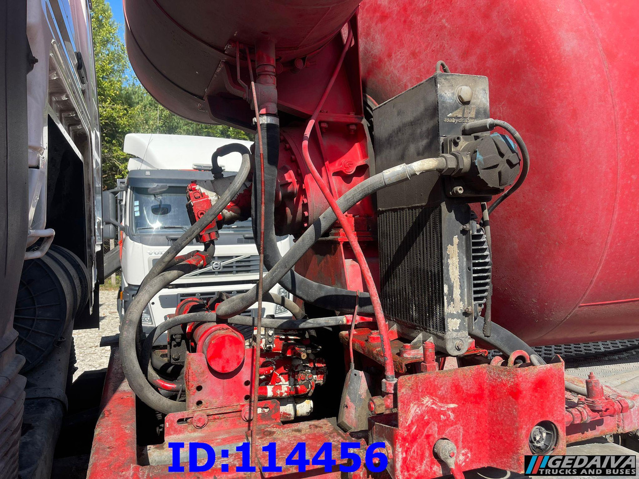 Truk pengaduk beton MAN TGA 35.480 8X4 8m3 Manual: gambar 6