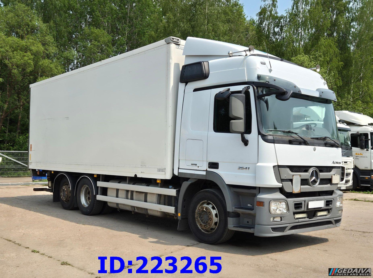 MERCEDES-BENZ Actros 2541 6x2 Retarder Open side box - Truk isotermal: gambar 4 MERCEDES-BENZ Actros 2541 6x2 Retarder Open side box - Truk isotermal: gambar 4