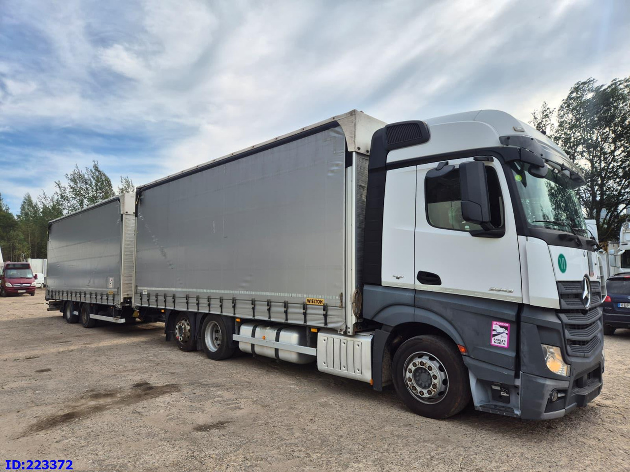 MERCEDES-BENZ Actros 2542 6x2 Euro6 + Wielton trailer - Truk dengan terpal samping: gambar 4 MERCEDES-BENZ Actros 2542 6x2 Euro6 + Wielton trailer - Truk dengan terpal samping: gambar 4