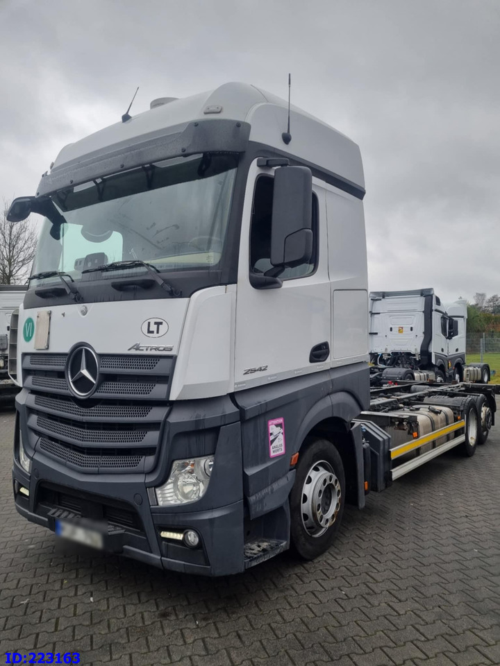 MERCEDES-BENZ Actros 2542 BDF 6x2 Euro6 - Truk sasis: gambar 2 MERCEDES-BENZ Actros 2542 BDF 6x2 Euro6 - Truk sasis: gambar 2