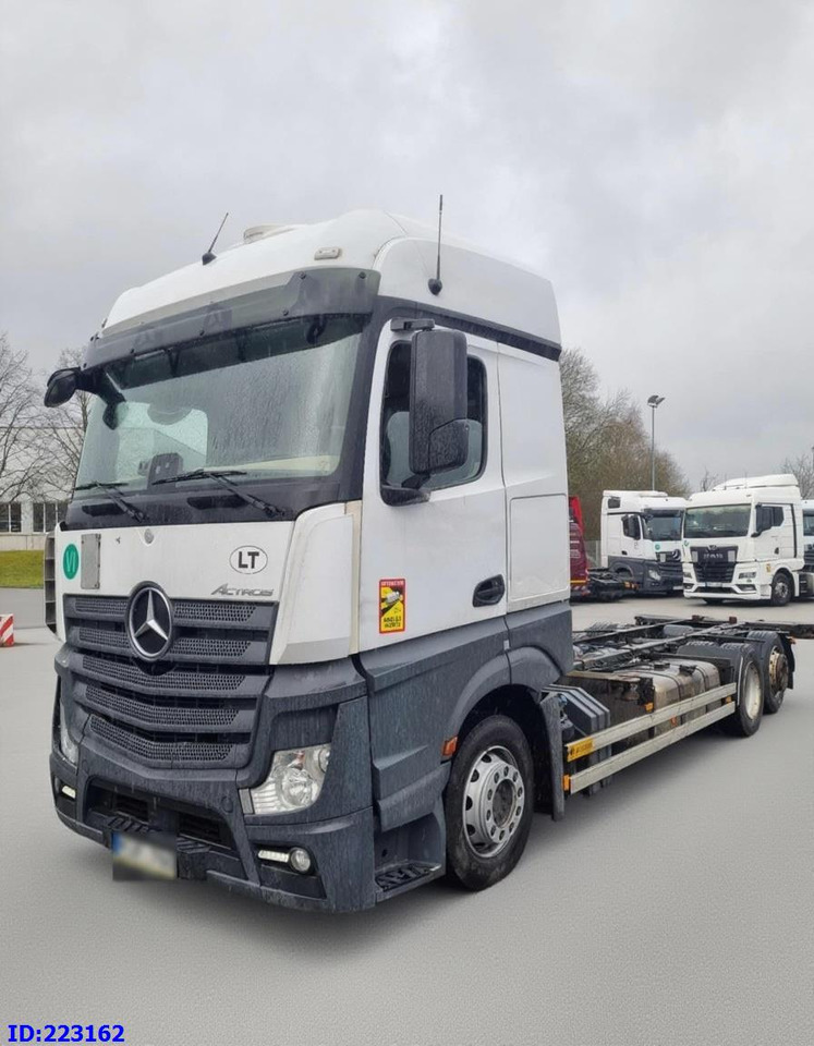 MERCEDES-BENZ Actros 2542 BDF 6x2 Euro6 - Truk sasis: gambar 1 MERCEDES-BENZ Actros 2542 BDF 6x2 Euro6 - Truk sasis: gambar 1