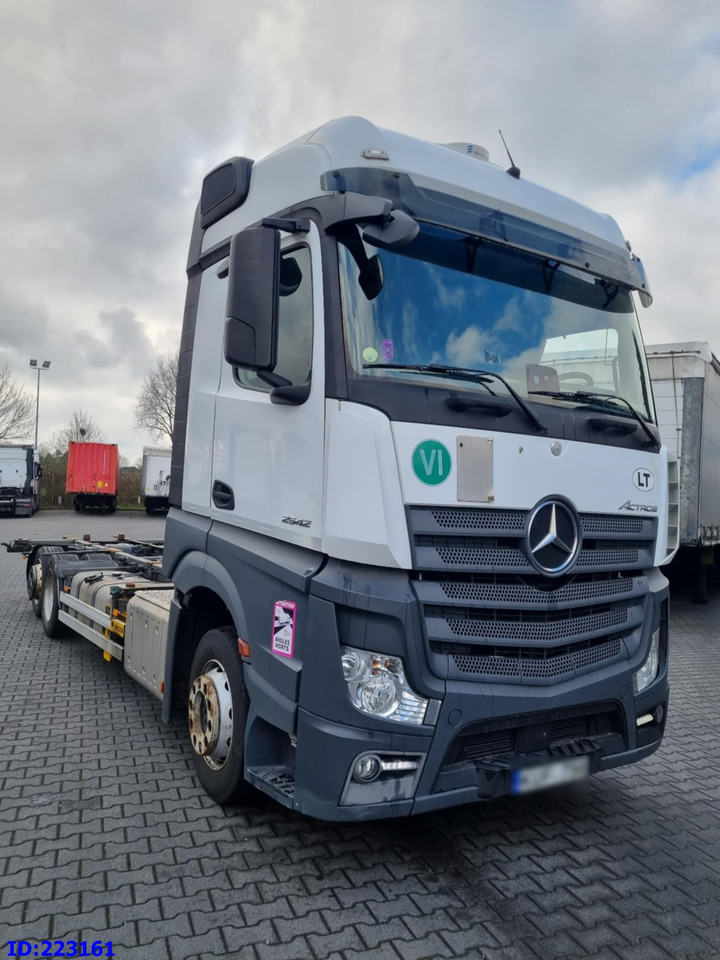 MERCEDES-BENZ Actros 2542 BDF 6x2 Euro6 - Truk sasis: gambar 2 MERCEDES-BENZ Actros 2542 BDF 6x2 Euro6 - Truk sasis: gambar 2