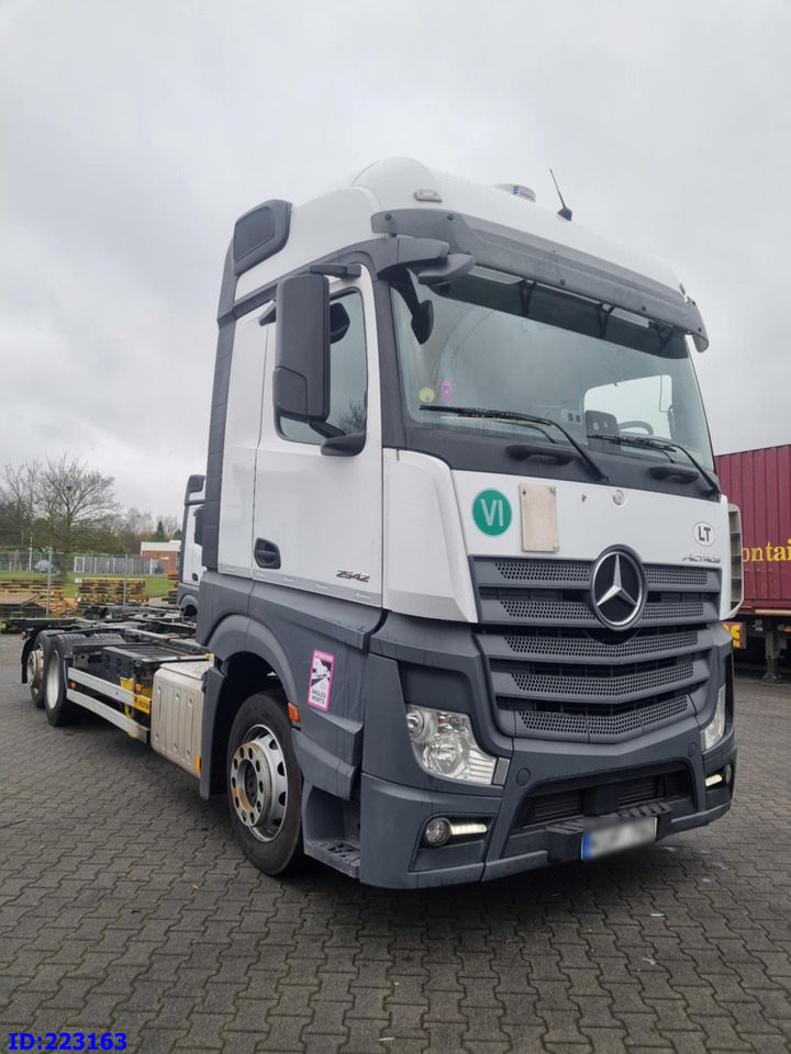 MERCEDES-BENZ Actros 2542 BDF 6x2 Euro6 - Truk sasis: gambar 1 MERCEDES-BENZ Actros 2542 BDF 6x2 Euro6 - Truk sasis: gambar 1