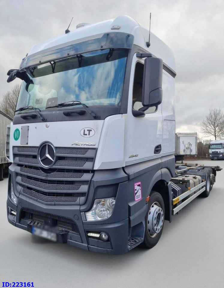 MERCEDES-BENZ Actros 2542 BDF 6x2 Euro6 - Truk sasis: gambar 1 MERCEDES-BENZ Actros 2542 BDF 6x2 Euro6 - Truk sasis: gambar 1