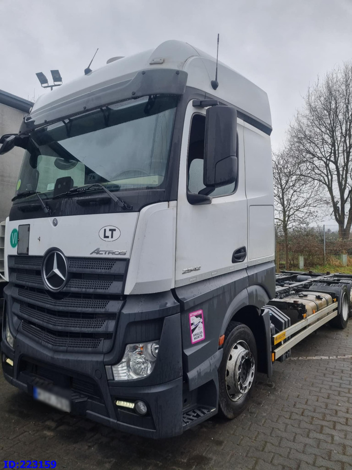 MERCEDES-BENZ Actros 2542 BDF 6x2 Euro6 - Truk sasis: gambar 2 MERCEDES-BENZ Actros 2542 BDF 6x2 Euro6 - Truk sasis: gambar 2