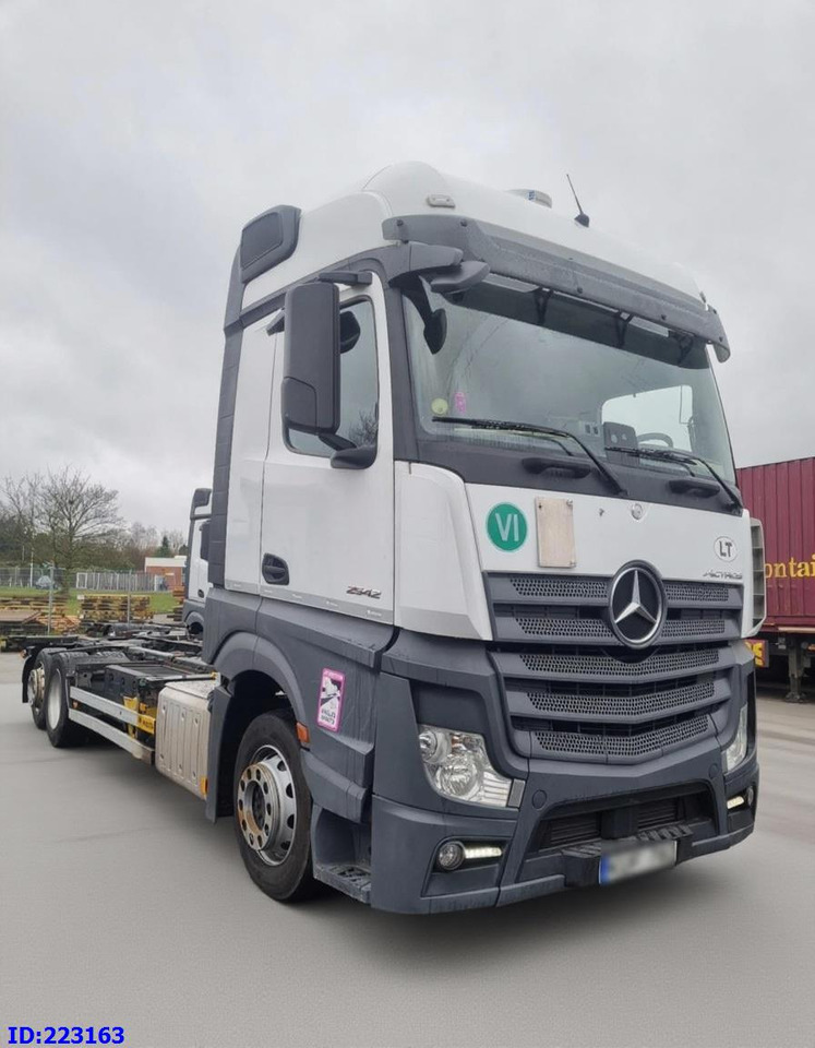 MERCEDES-BENZ Actros 2542 BDF 6x2 Euro6 - Truk sasis: gambar 1 MERCEDES-BENZ Actros 2542 BDF 6x2 Euro6 - Truk sasis: gambar 1