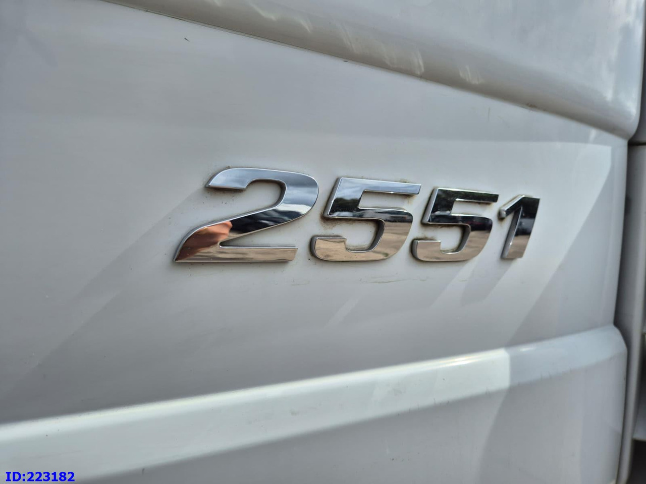 Hook lift MERCEDES-BENZ Actros 2551 8x2 V8 Retarder: gambar 9 Hook lift MERCEDES-BENZ Actros 2551 8x2 V8 Retarder: gambar 9