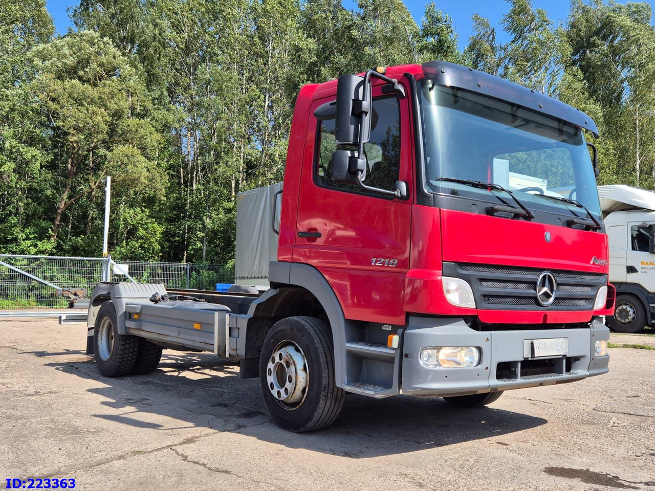 MERCEDES-BENZ Atego 1218 - Full steel - Manual (3 seats) - Truk sasis: gambar 2 MERCEDES-BENZ Atego 1218 - Full steel - Manual (3 seats) - Truk sasis: gambar 2