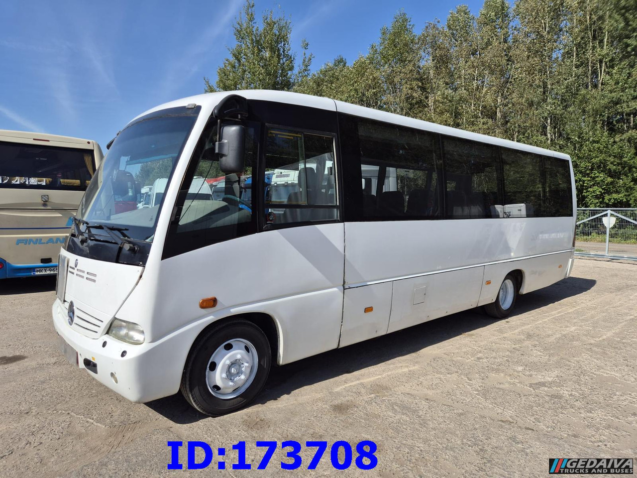 MERCEDES-BENZ Medio 30 Seat - Bus pariwisata: gambar 1 MERCEDES-BENZ Medio 30 Seat - Bus pariwisata: gambar 1