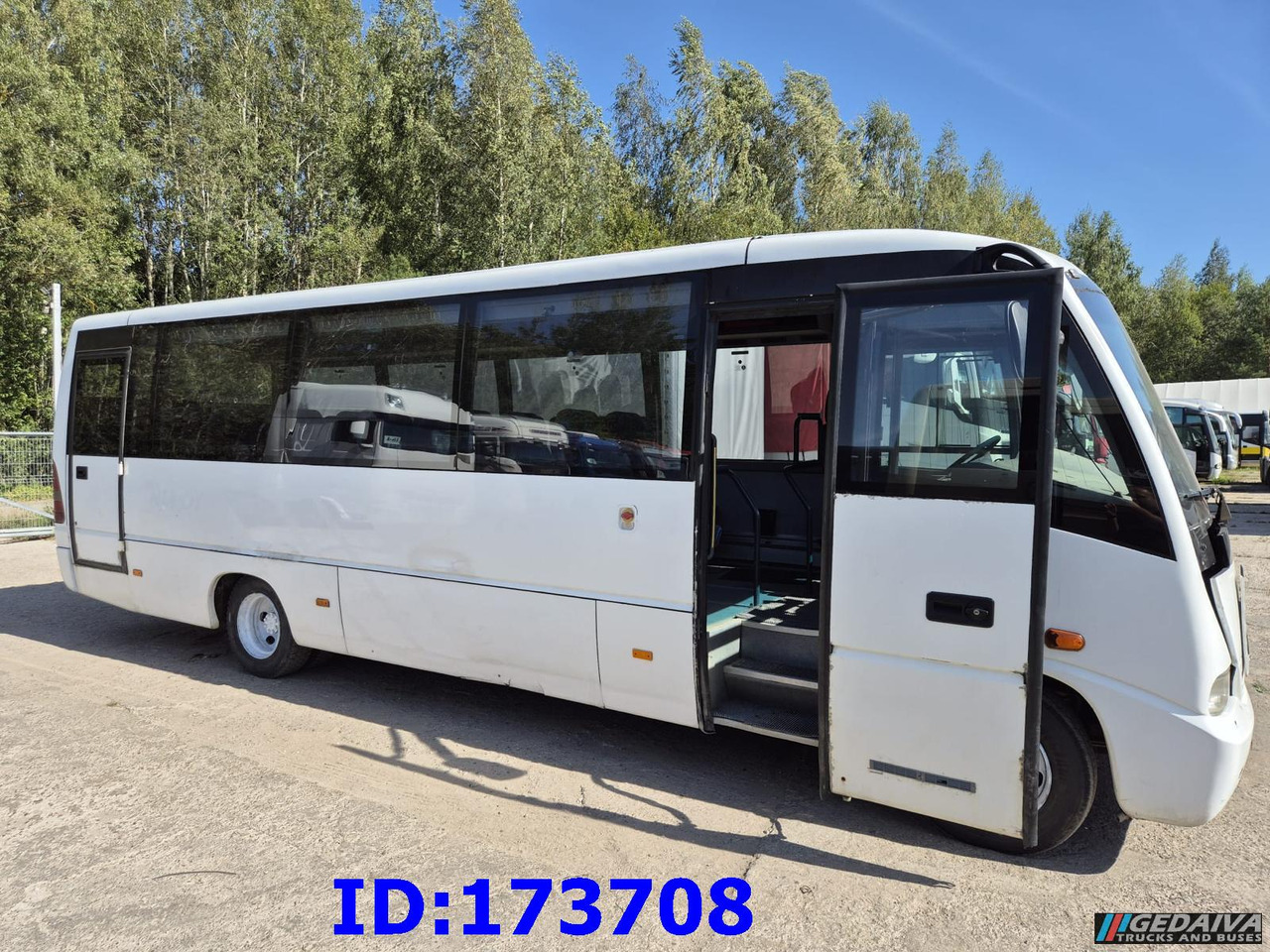 MERCEDES-BENZ Medio 30 Seat - Bus pariwisata: gambar 5 MERCEDES-BENZ Medio 30 Seat - Bus pariwisata: gambar 5