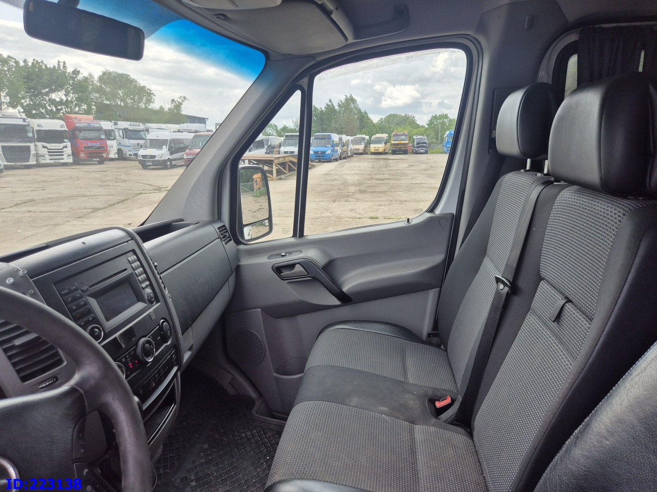 Bus pariwisata MERCEDES-BENZ Sprinter 213 - Euro5: gambar 13