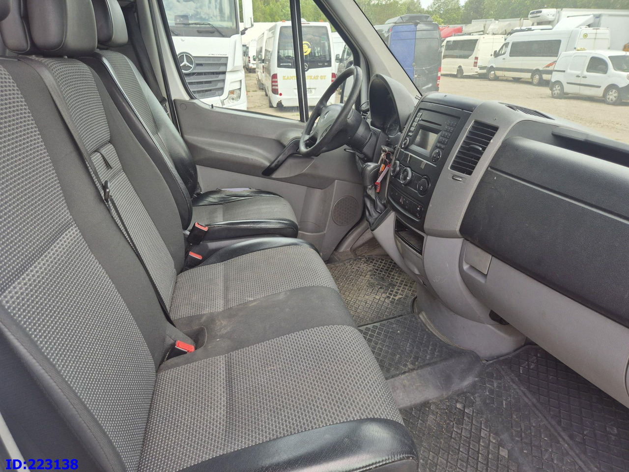 Bus pariwisata MERCEDES-BENZ Sprinter 213 - Euro5: gambar 14