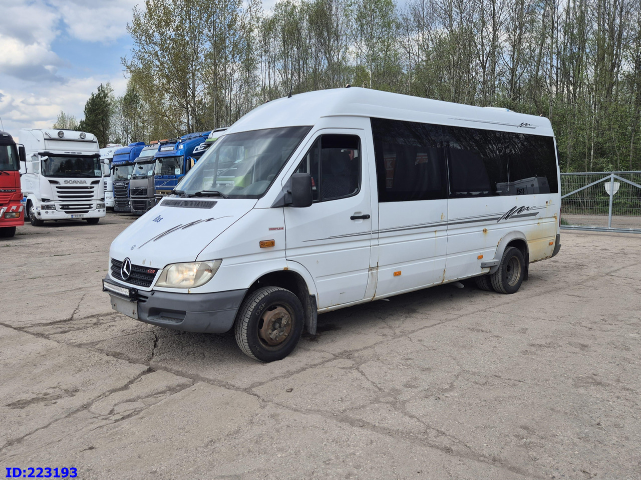 MERCEDES-BENZ Sprinter 416 VIP AC 17-seater - Bus pariwisata: gambar 1 MERCEDES-BENZ Sprinter 416 VIP AC 17-seater - Bus pariwisata: gambar 1