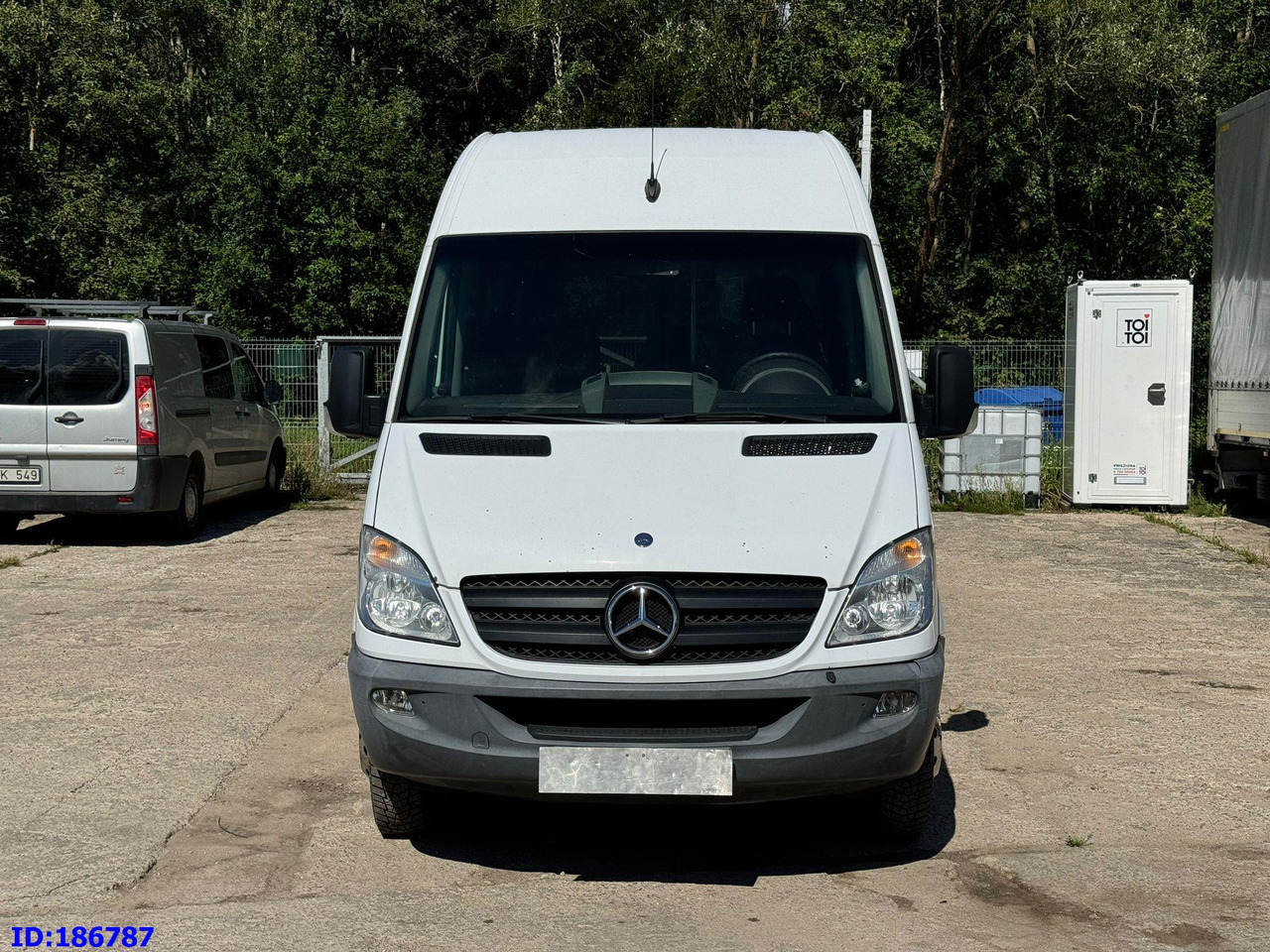 MERCEDES-BENZ Sprinter 516 - 17-seater - Euro5 - Bus pariwisata: gambar 2 MERCEDES-BENZ Sprinter 516 - 17-seater - Euro5 - Bus pariwisata: gambar 2