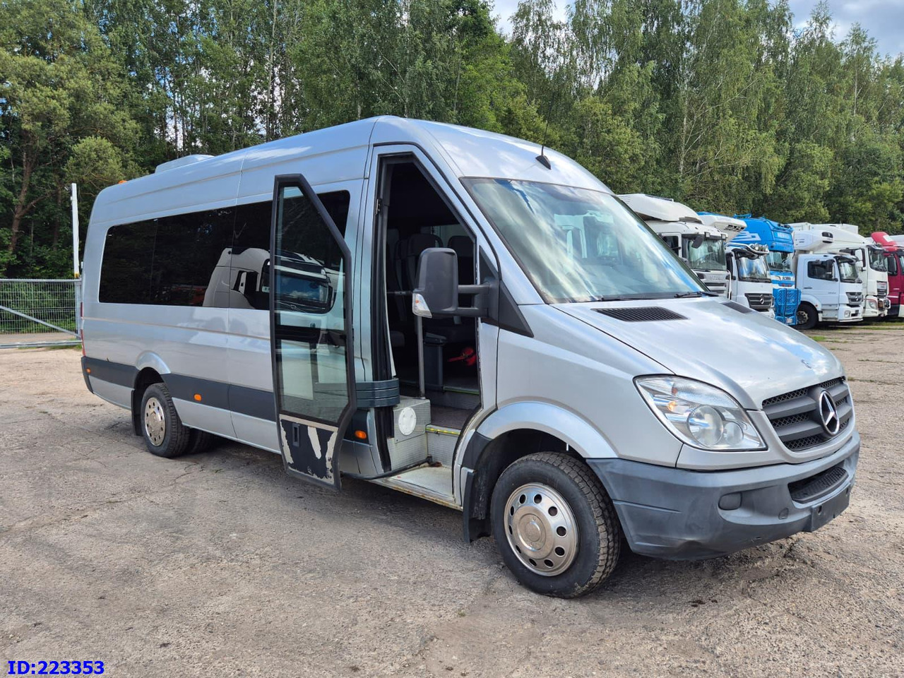 MERCEDES-BENZ Sprinter 518 - 23 Seater - Bus pariwisata: gambar 4 MERCEDES-BENZ Sprinter 518 - 23 Seater - Bus pariwisata: gambar 4