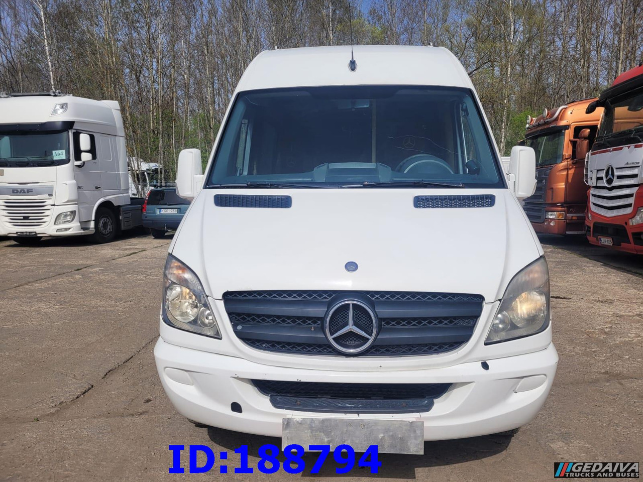 MERCEDES-BENZ Sprinter 518 - Kasten VIP - 20 Seater - Bus pariwisata: gambar 2 MERCEDES-BENZ Sprinter 518 - Kasten VIP - 20 Seater - Bus pariwisata: gambar 2
