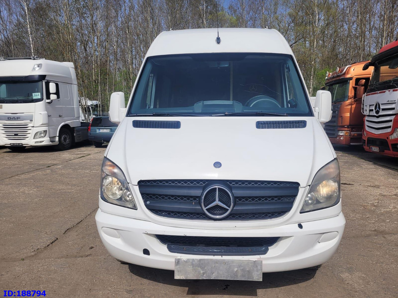 MERCEDES-BENZ Sprinter 518 - Kasten VIP - 20 Seater - Bus pariwisata: gambar 2 MERCEDES-BENZ Sprinter 518 - Kasten VIP - 20 Seater - Bus pariwisata: gambar 2