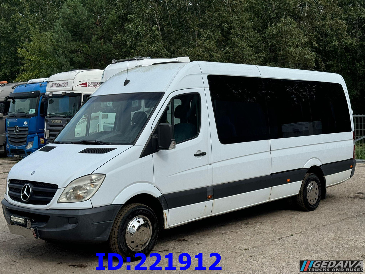 MERCEDES-BENZ Sprinter 518 VIP 17-Place - Bus pariwisata: gambar 1 MERCEDES-BENZ Sprinter 518 VIP 17-Place - Bus pariwisata: gambar 1