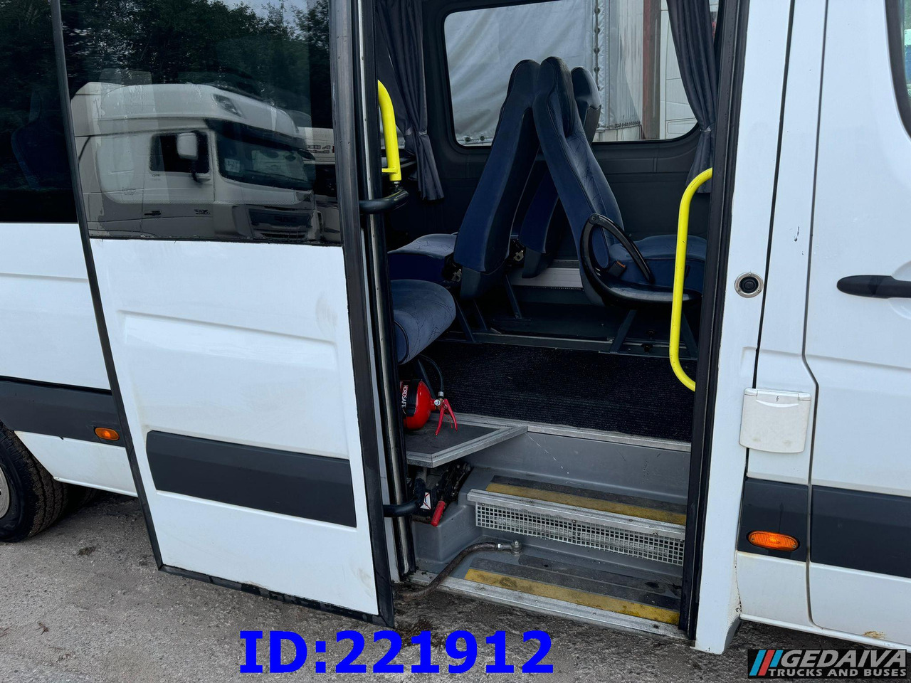 MERCEDES-BENZ Sprinter 518 VIP 17-Place - Bus pariwisata: gambar 5 MERCEDES-BENZ Sprinter 518 VIP 17-Place - Bus pariwisata: gambar 5