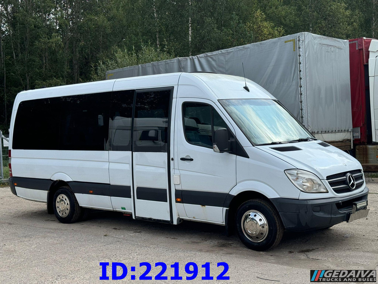 MERCEDES-BENZ Sprinter 518 VIP 17-Place - Bus pariwisata: gambar 4 MERCEDES-BENZ Sprinter 518 VIP 17-Place - Bus pariwisata: gambar 4