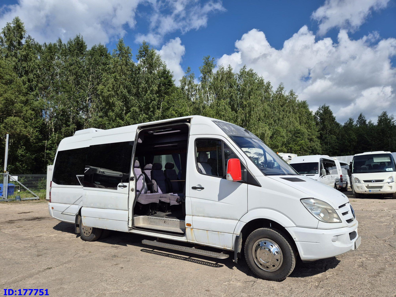 MERCEDES-BENZ Sprinter 518 - VIP - 17-seater - Bus pariwisata: gambar 4 MERCEDES-BENZ Sprinter 518 - VIP - 17-seater - Bus pariwisata: gambar 4