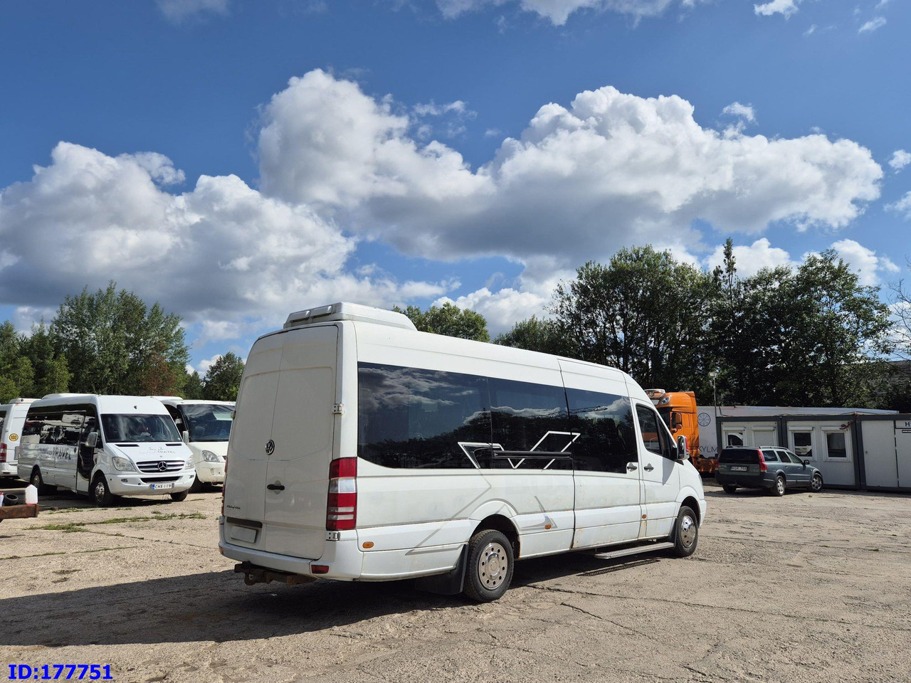 MERCEDES-BENZ Sprinter 518 - VIP - 17-seater - Bus pariwisata: gambar 5 MERCEDES-BENZ Sprinter 518 - VIP - 17-seater - Bus pariwisata: gambar 5