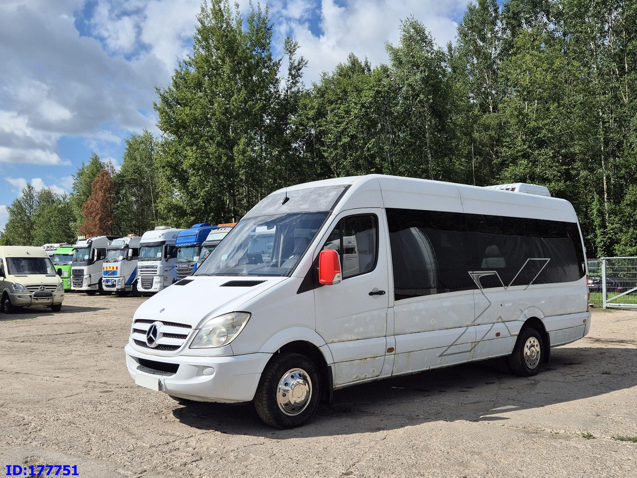 MERCEDES-BENZ Sprinter 518 - VIP - 17-seater - Bus pariwisata: gambar 1 MERCEDES-BENZ Sprinter 518 - VIP - 17-seater - Bus pariwisata: gambar 1