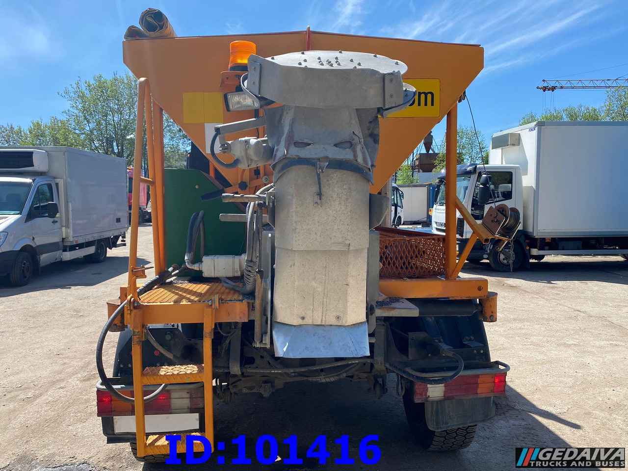 MERCEDES-BENZ Unimog U300 4X4 - Truk bajak salju: gambar 5 MERCEDES-BENZ Unimog U300 4X4 - Truk bajak salju: gambar 5