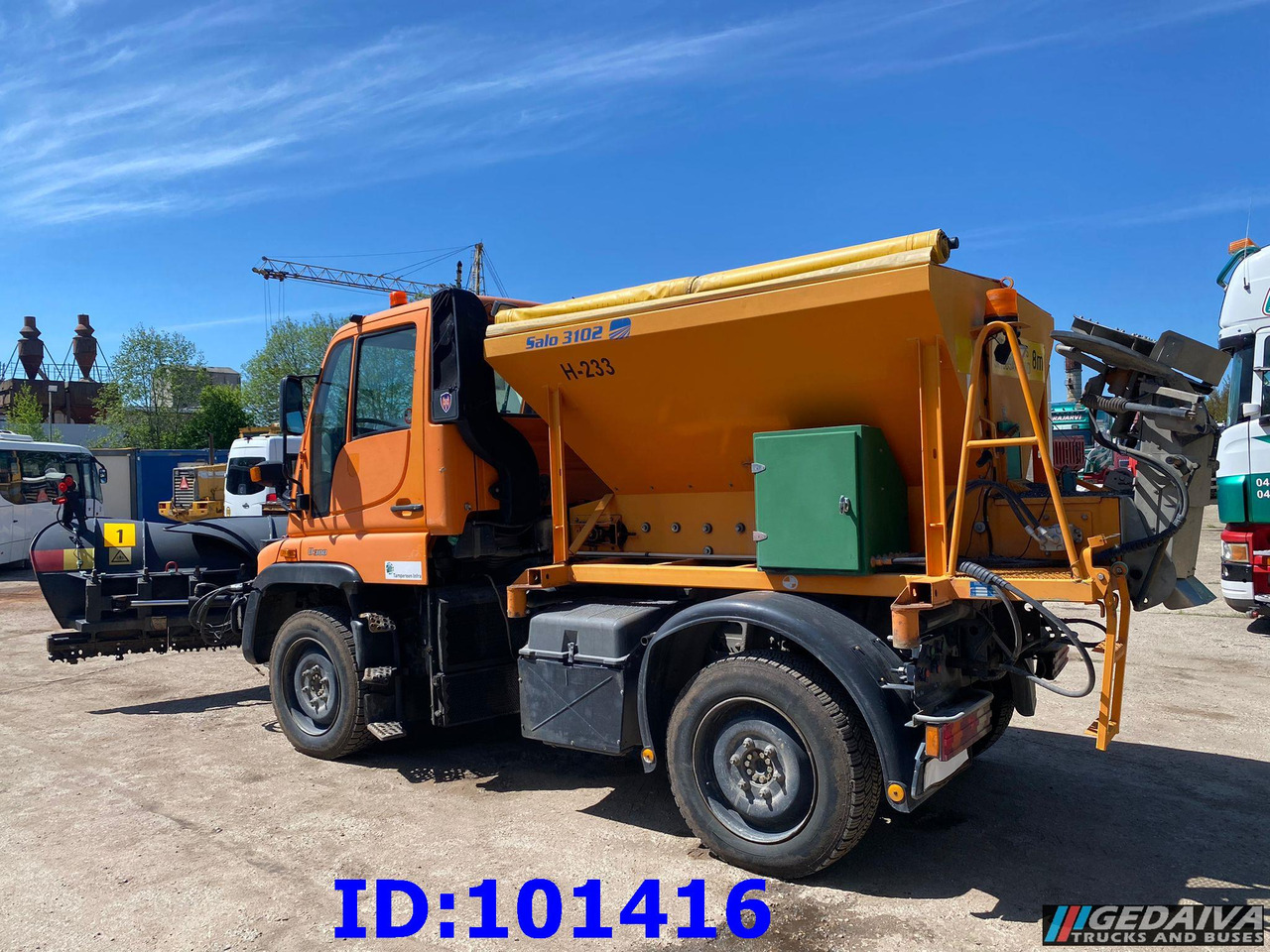 MERCEDES-BENZ Unimog U300 4X4 - Truk bajak salju: gambar 4 MERCEDES-BENZ Unimog U300 4X4 - Truk bajak salju: gambar 4