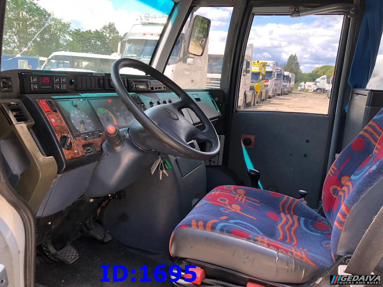 Bus pariwisata MERCEDES-BENZ Vario Medio 815 30-Seater: gambar 11