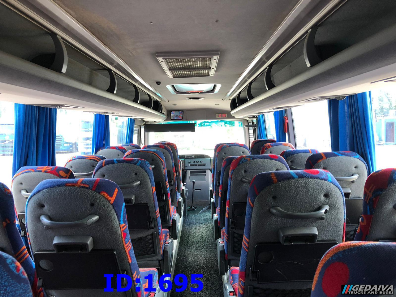 Bus pariwisata MERCEDES-BENZ Vario Medio 815 30-Seater: gambar 17