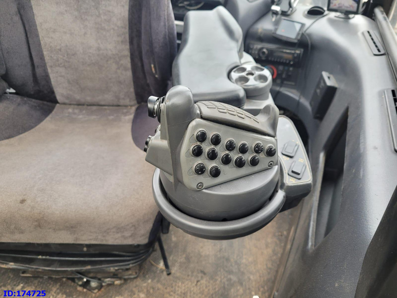 Peralatan pemanen PONSSE FOX 8W: gambar 16 Peralatan pemanen PONSSE FOX 8W: gambar 16