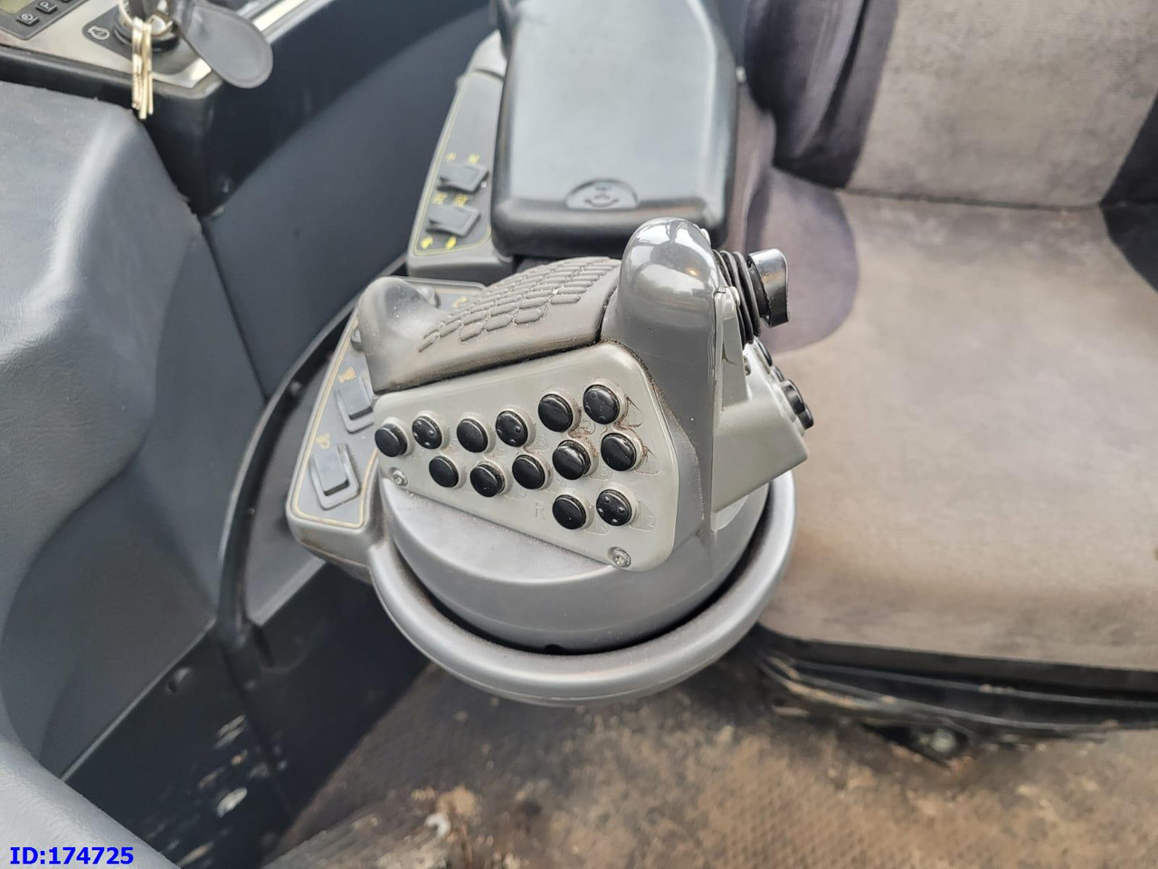 Peralatan pemanen PONSSE FOX 8W: gambar 15 Peralatan pemanen PONSSE FOX 8W: gambar 15