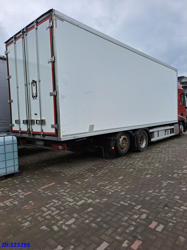 RENAULT T 6x2 Euro 6 Refrigerated + Carrier Supra - Truk berpendingin: gambar 5 RENAULT T 6x2 Euro 6 Refrigerated + Carrier Supra - Truk berpendingin: gambar 5
